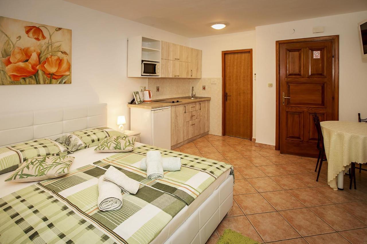Apartments Juranic I Baska  Exterior photo